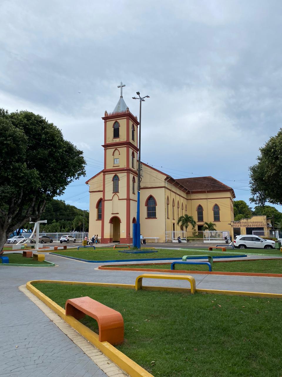 foto da igreja matriz da cidade de itacoatiara